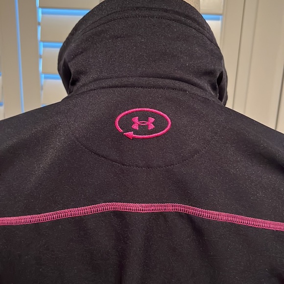 Under Armour Black Jacket… “Green” All Season - Picture 3 of 6